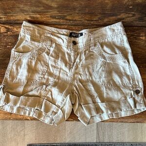 Apt. 9 Women's Beige Cargo Shorts